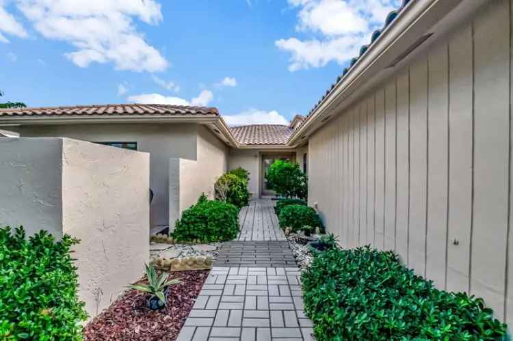 Single-family house For Sale in 12, Woods Lane, Boynton Beach, Florida