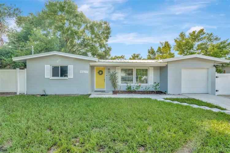 Single-family house For Sale in 10617, North 27th Street, Tampa, Florida