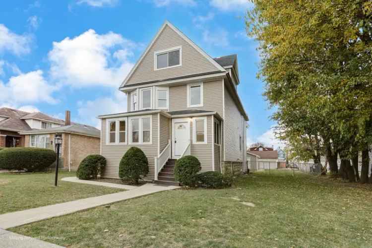 Single-family house For Sale in 150, South 20th Avenue, Maywood, Illinois