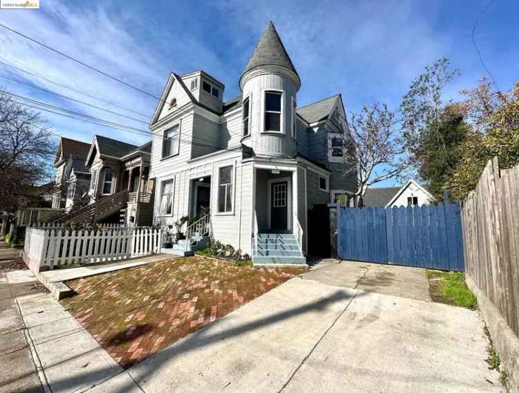 Multi-family house For Sale in 1066, 54th Street, Oakland, California