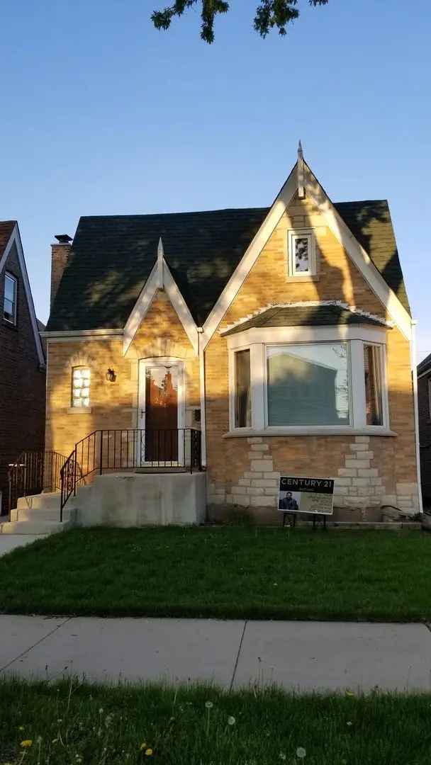 Single-family house For Sale in 2841, North Mulligan Avenue, Chicago, Illinois