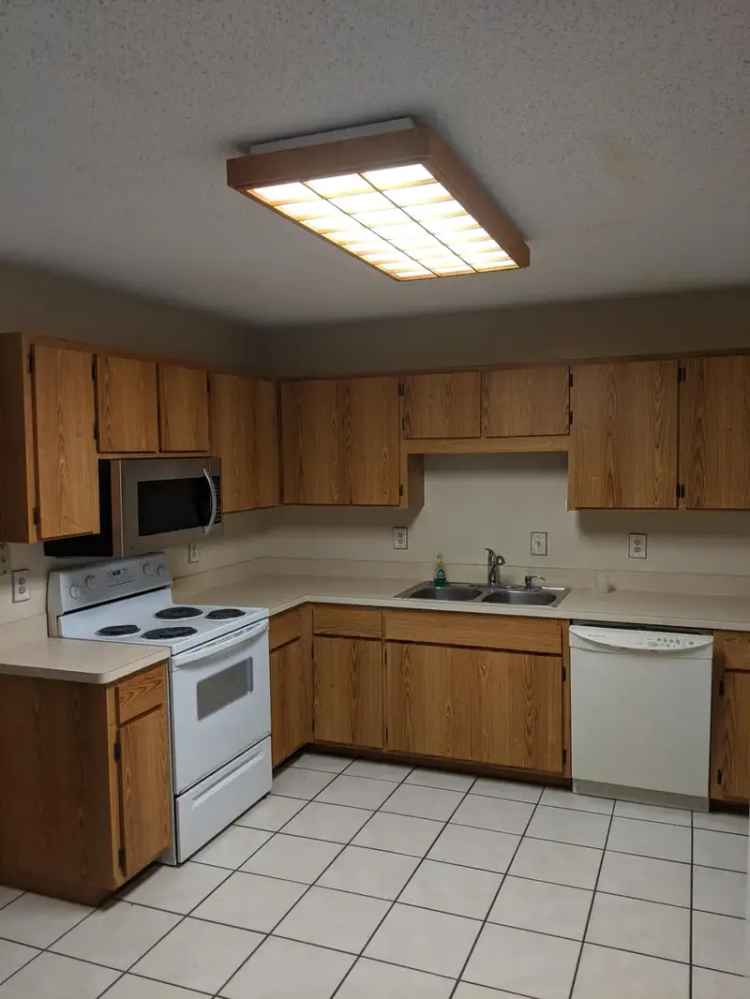 3 Bed 2.5 Bath Townhouse for Rent Near Indian River