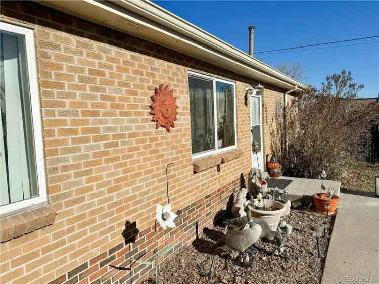 Multi-family house For Sale in Lakewood, Colorado