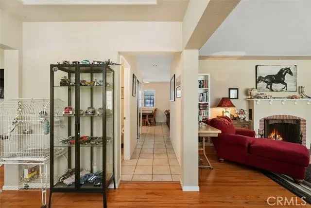 Single-family house For Sale in 621, North Mountain View Place, Fullerton, California