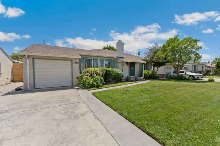 Single-family house For Sale in 5532, Fruitridge Road, Sacramento, California