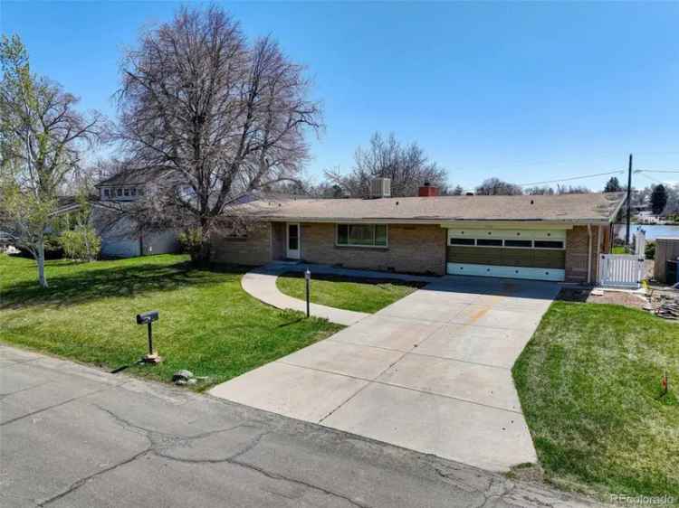 Single-family house For Sale in Wheat Ridge, Colorado