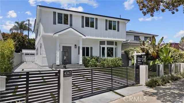 Single-family house For Sale in 4347, Clybourn Avenue, Los Angeles, California