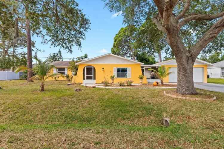 Single-family house For Sale in 615, Lehigh Road, South Venice, Florida