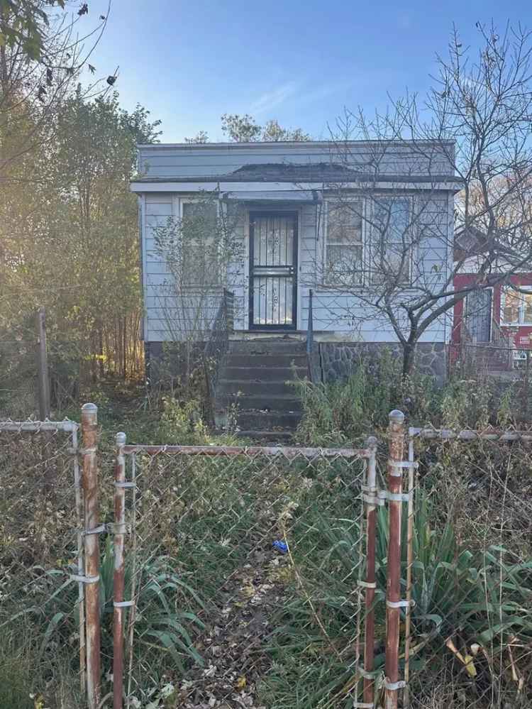 Single-family house For Sale in 2404, Connecticut Street, Gary, Indiana