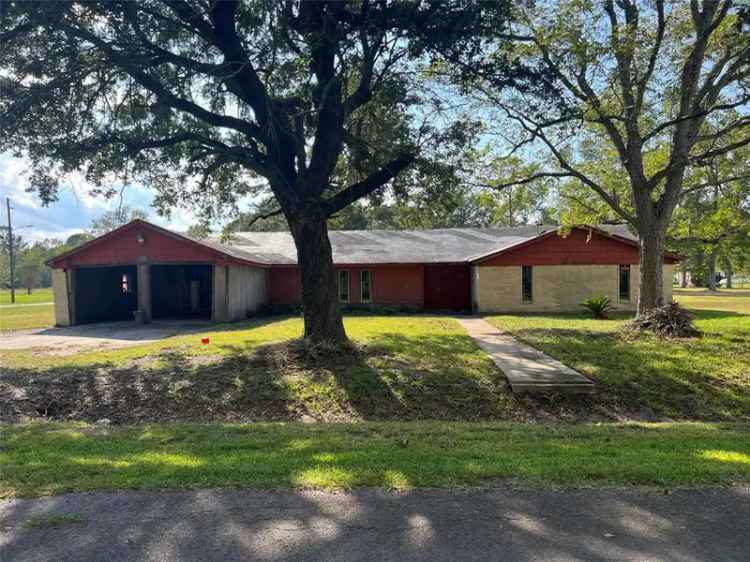 Single-family house For Sale in 221, Tebo Street, Ames, Texas