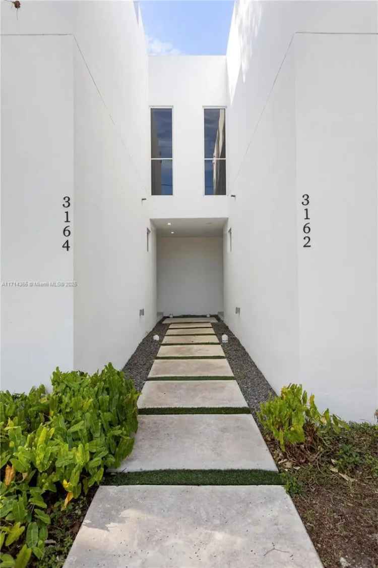 House For Sale in 3164, Plaza Street, Miami, Florida