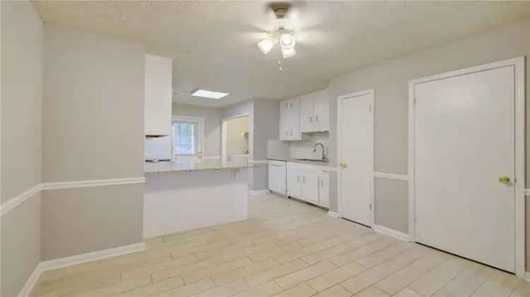 Multi-family house For Sale in 871, Tybee Court, Lawrenceville, Georgia