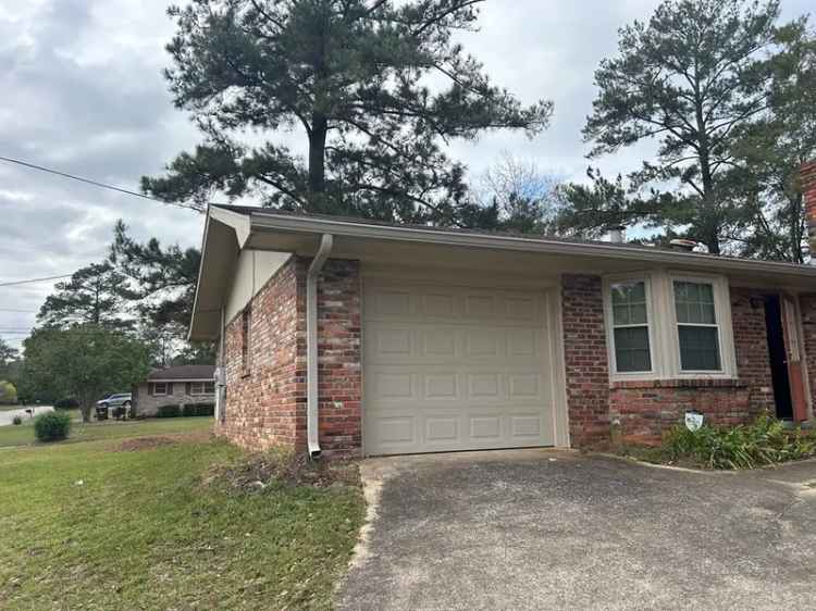 Single-family house For Sale in 1003, Torino Drive, Dothan, Alabama