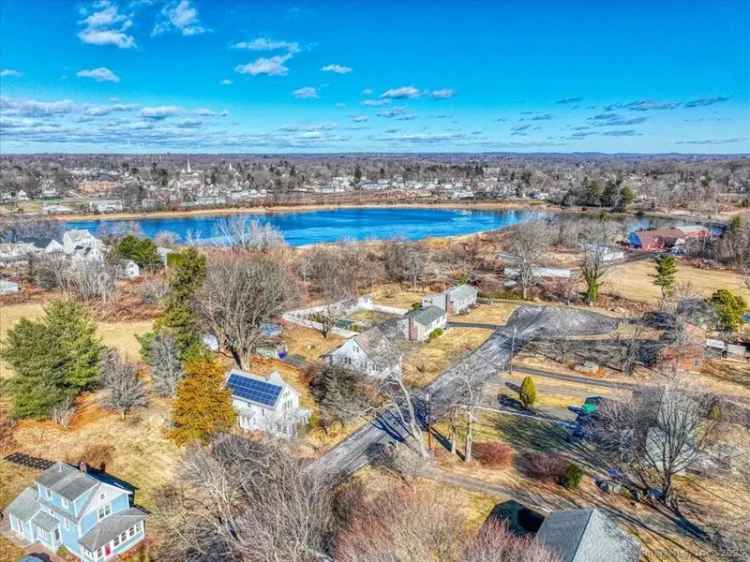 Single-family house For Sale in 16, Weir Street, Branford, Connecticut