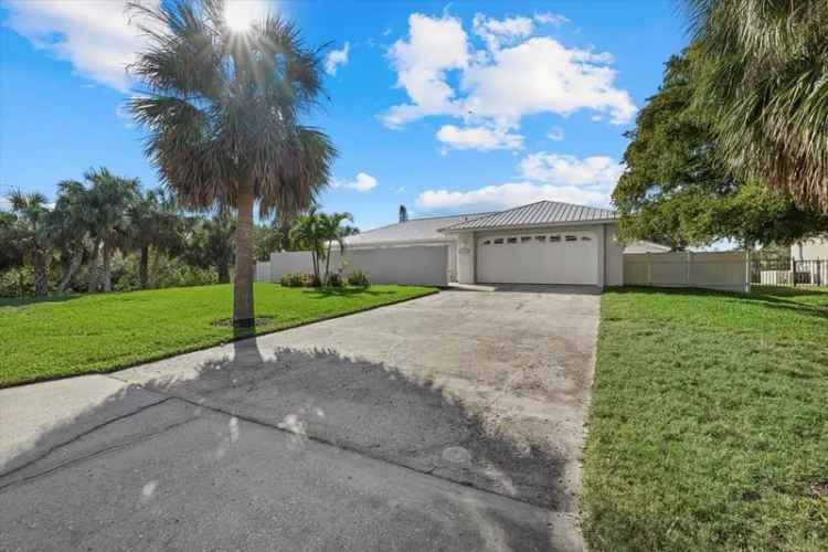 Single-family house For Sale in 5164, Windward Avenue, Siesta Key, Florida