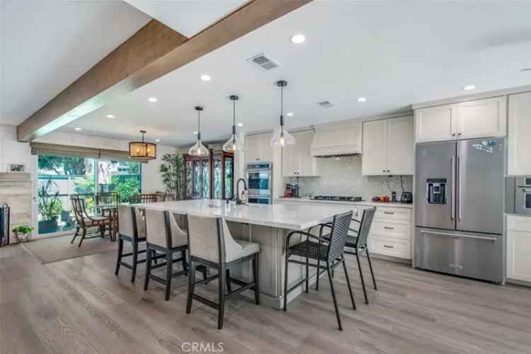 Single-family house For Sale in Huntington Beach, California