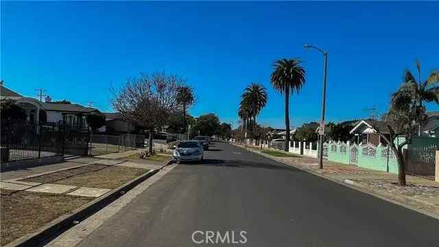 Single-family house For Sale in 1112, West 76th Street, Los Angeles, California