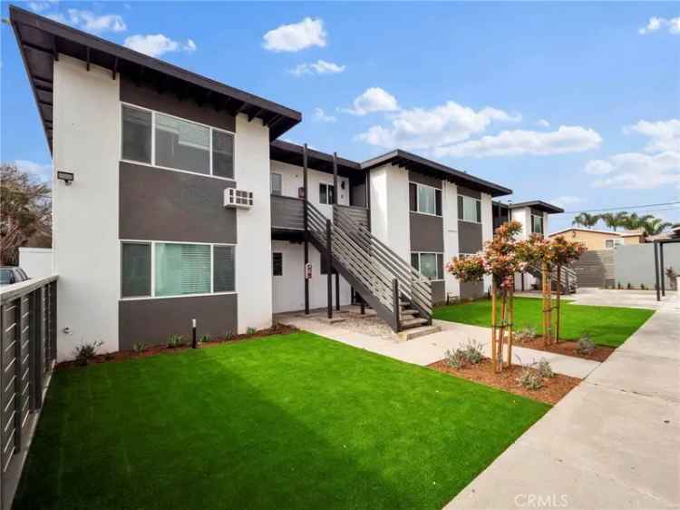 Multi-family house For Sale in 2013, Charle Street, Costa Mesa, California