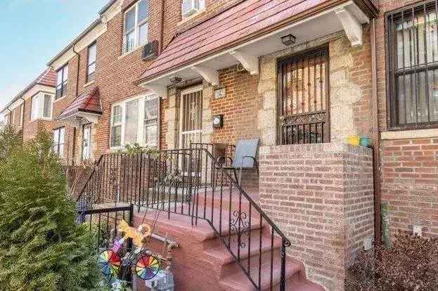 3 Bedroom Townhouse Near Austin Street