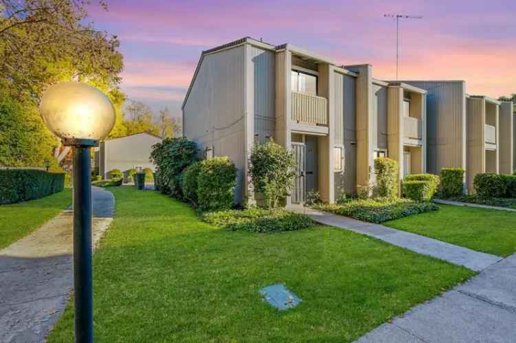 Condo For Sale in Sacramento, California