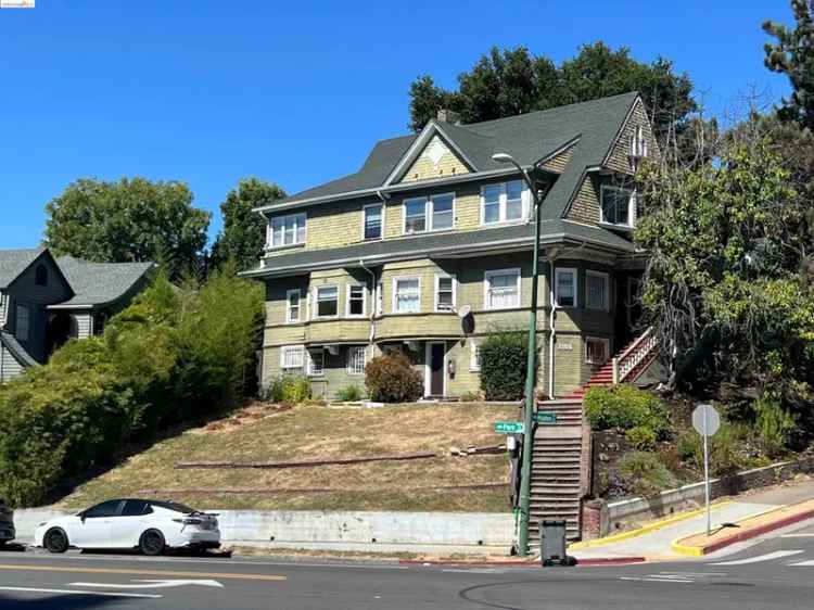 Multi-family house For Sale in 2155, Park Boulevard, Oakland, California