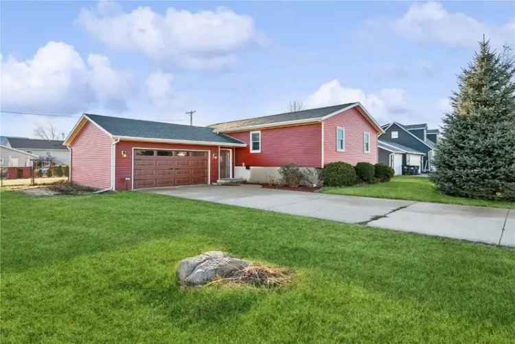 Single-family house For Sale in 47, Thompson Drive, Palo, Iowa