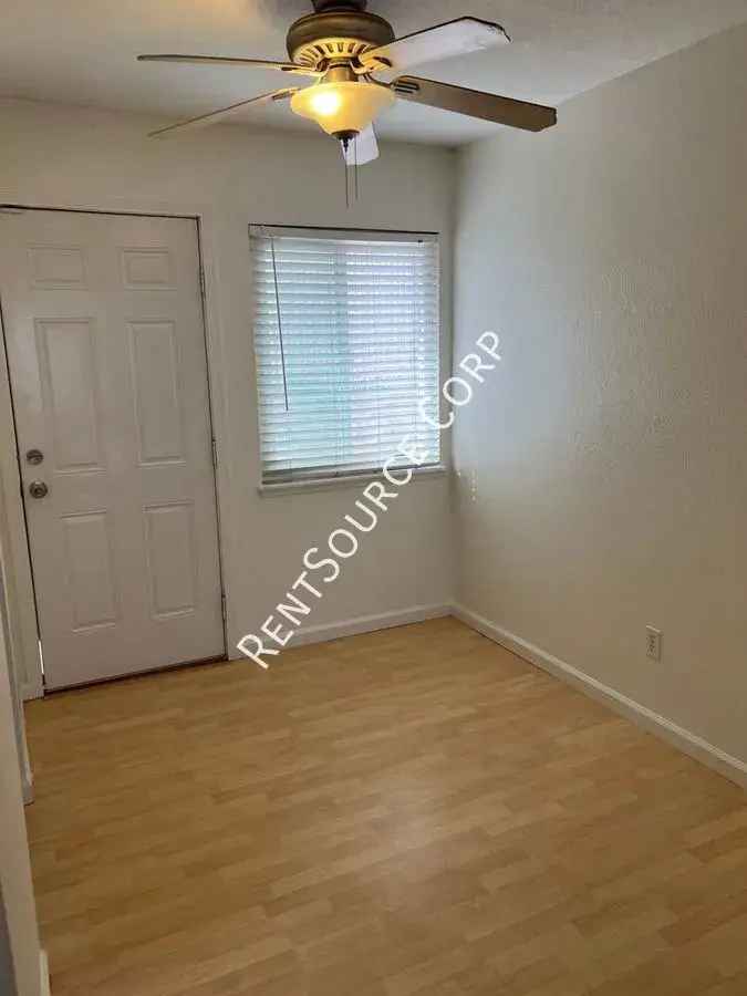 Barstow Duplex 2 Bed 1 Bath - Washer Dryer Included