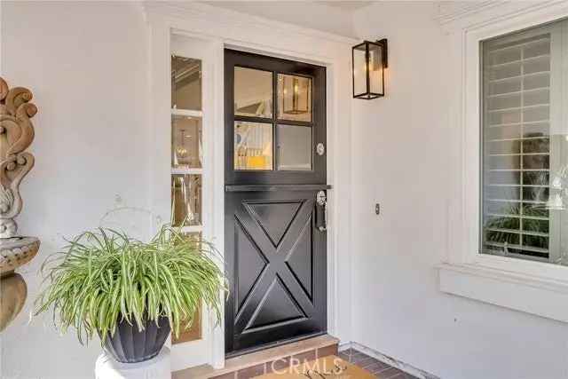 Single-family house For Sale in 331, Walnut Street, Newport Beach, California