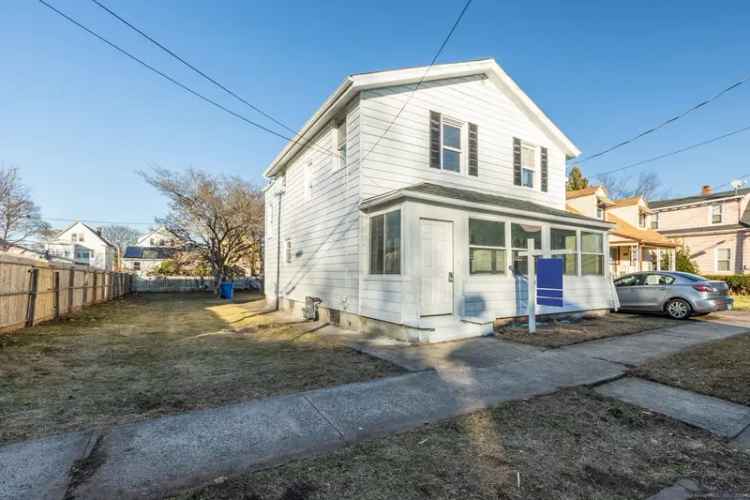 Multi-family house For Sale in 43, Whiting Street, Hamden, Connecticut