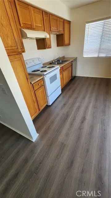 Multi-family house For Sale in 1175, West Oakland Avenue, Hemet, California