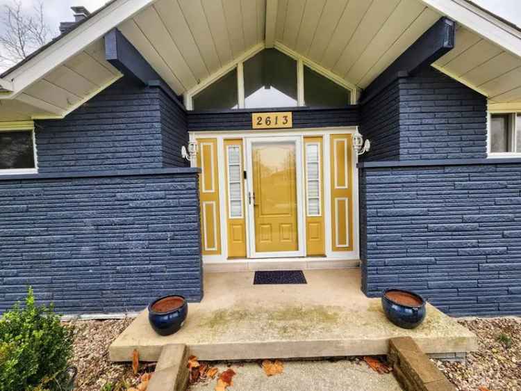 Single-family house For Sale in 2613, West 58th Place, Merrillville, Indiana