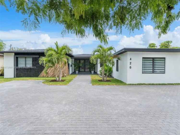 Single-family house For Sale in 420, North Shore Drive, Miami Beach, Florida