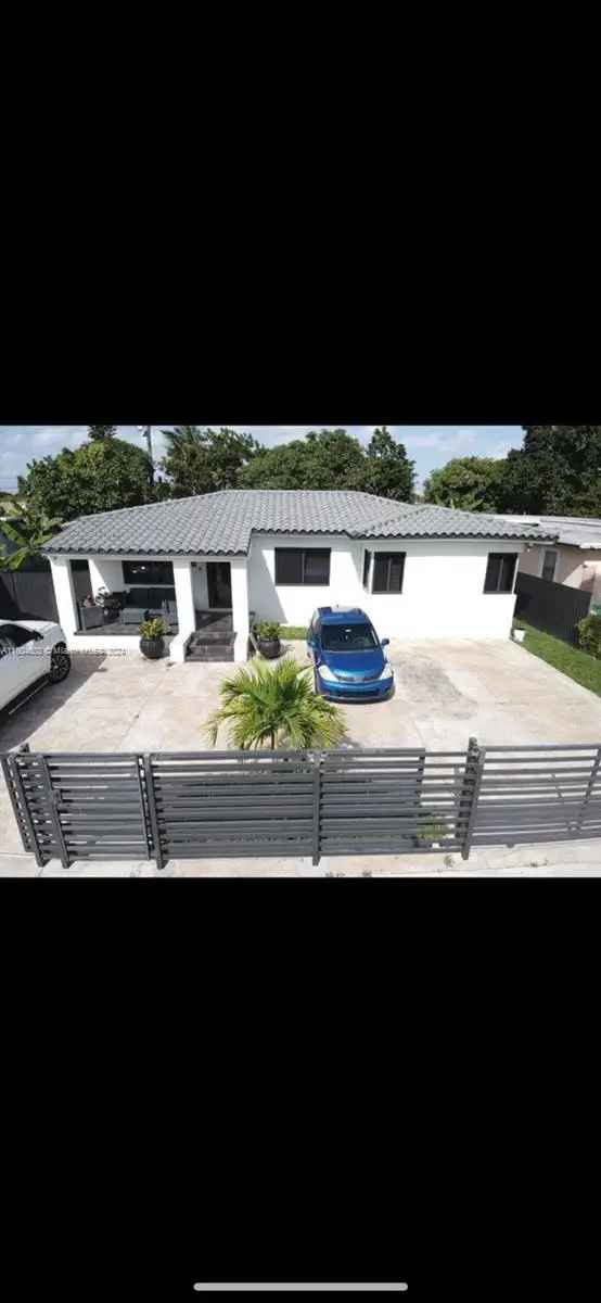 Single-family house For Sale in 1275, Northwest 117th Street, Hialeah, Florida