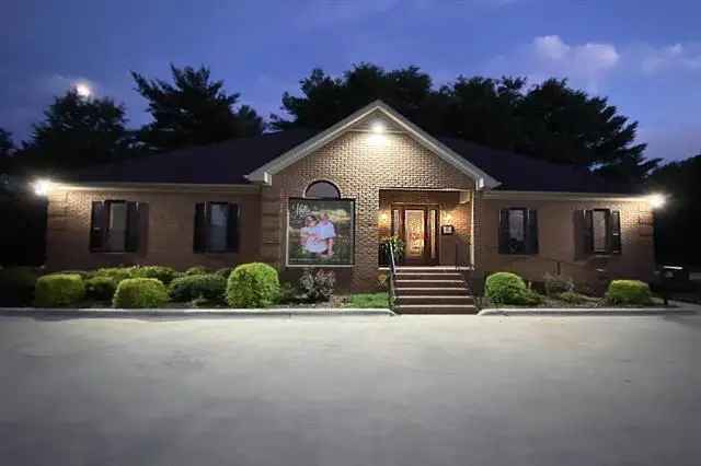 Single-family house For Sale in 1202, Bradshaw Drive, Florence, Alabama