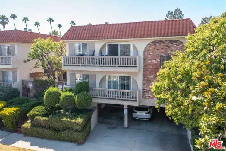 Multi-family house For Sale in 12033, Goshen Avenue, Los Angeles, California