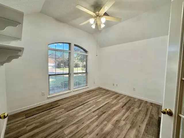 Single-family house For Rent in Arlington, Texas