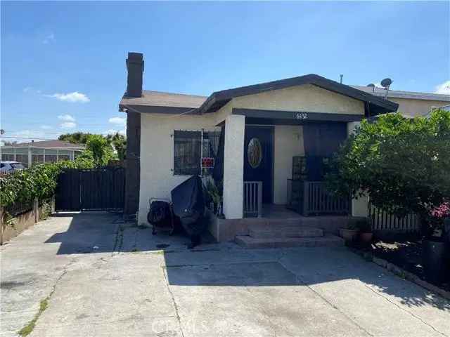 Single-family house For Sale in Los Angeles, California