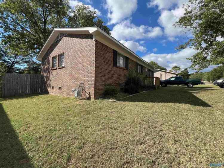 Single-family house For Sale in 14006, Wyandotte Drive Southwest, Huntsville, Alabama