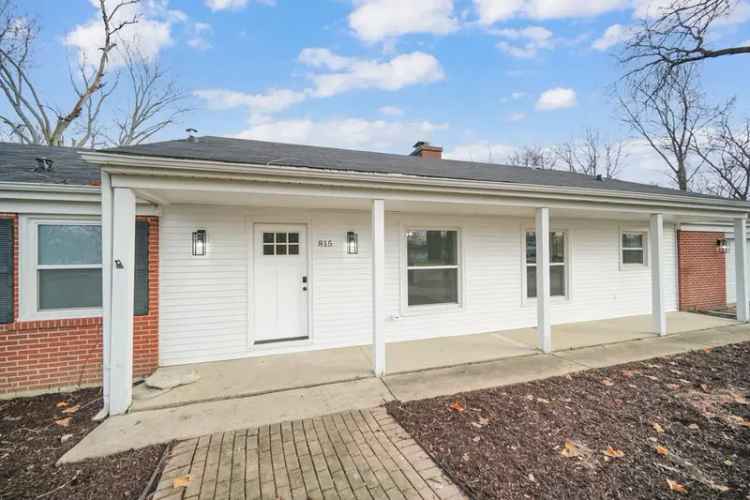 Single-family house For Sale in 815, Brookwood Drive, Olympia Fields, Illinois