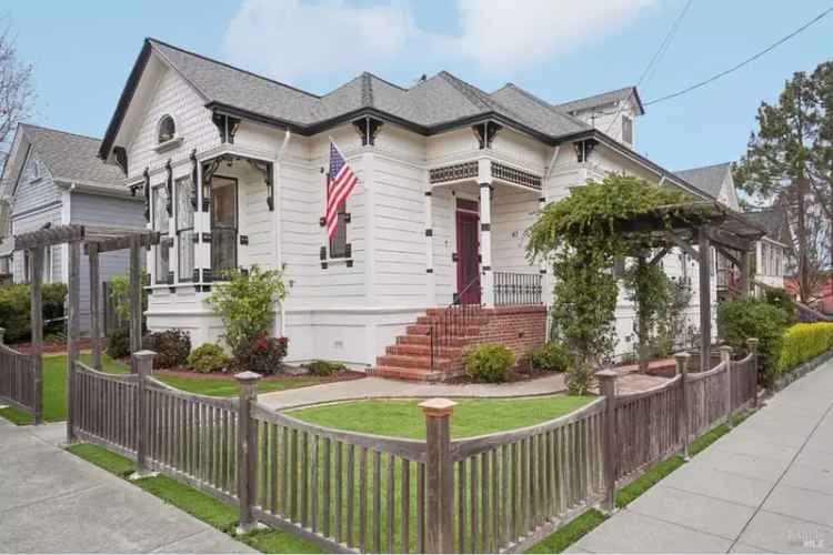 Single-family house For Sale in 47, 5th Street, Petaluma, California