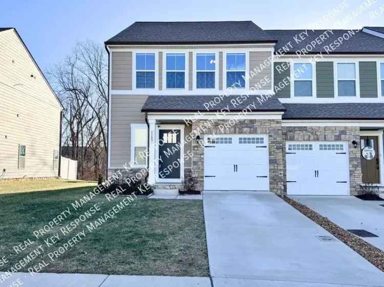 3 Bed 2.5 Bath Townhome in Windsong Community - Pet Friendly