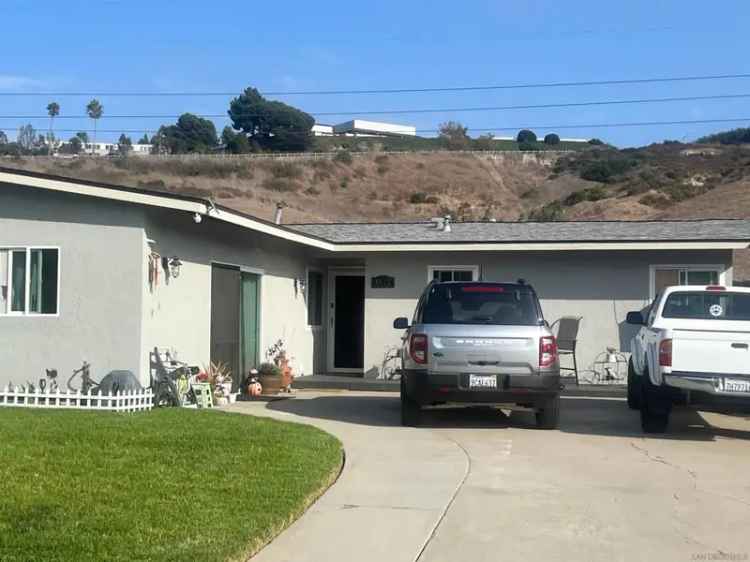 Single-family house For Sale in 3517, Las Vegas Drive, Oceanside, California