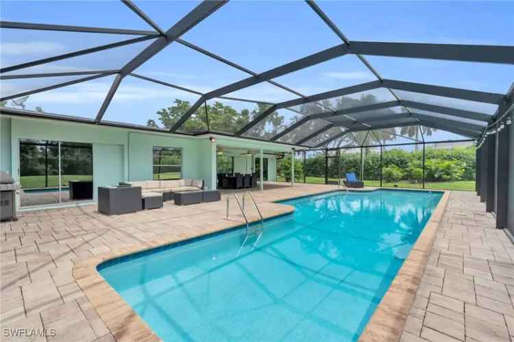 Single-family house For Sale in 698, Mooring Line Drive, Naples, Florida