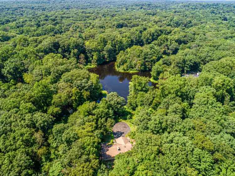 Single-family house For Sale in 198, Woodchuck Road, Stamford, Connecticut