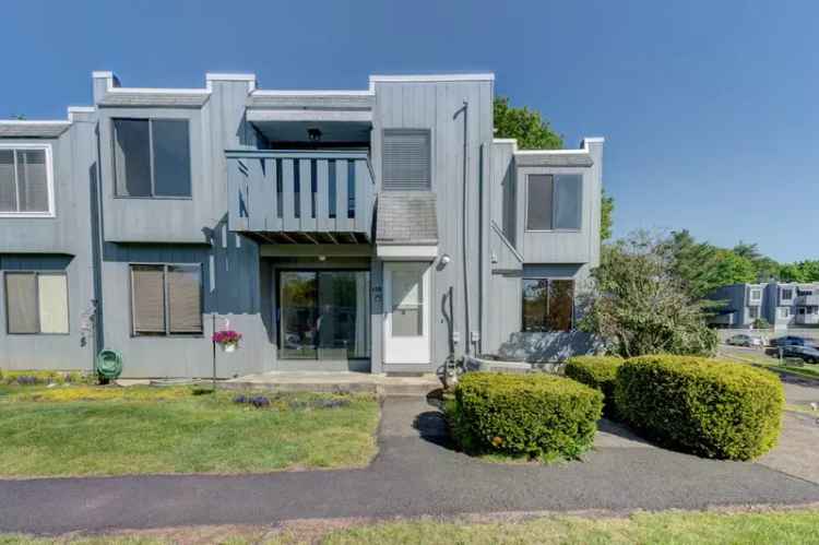 Condo For Sale in 12, Cedar Court, East Haven, Connecticut