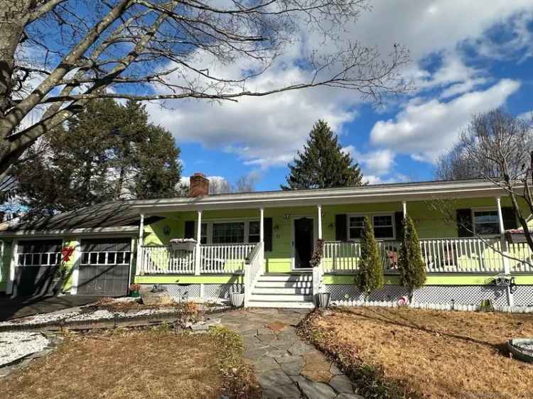 Single-family house For Sale in 12, Holly Road, East Hartford, Connecticut