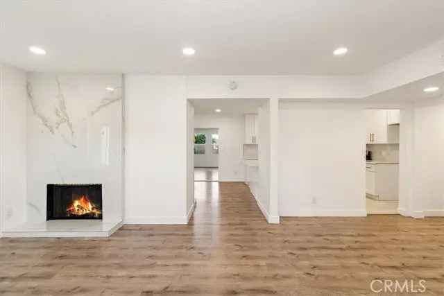 Single-family house For Sale in 20340, Superior Street, Los Angeles, California