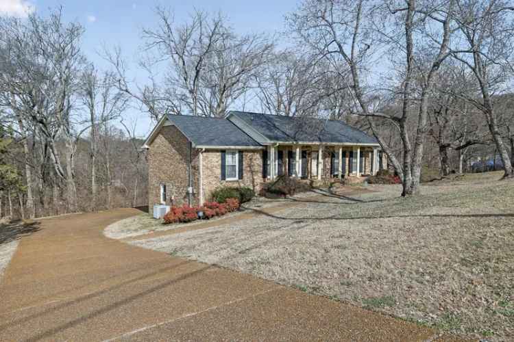 Single-family house For Sale in 8132, Cloverland Drive, Nashville, Tennessee