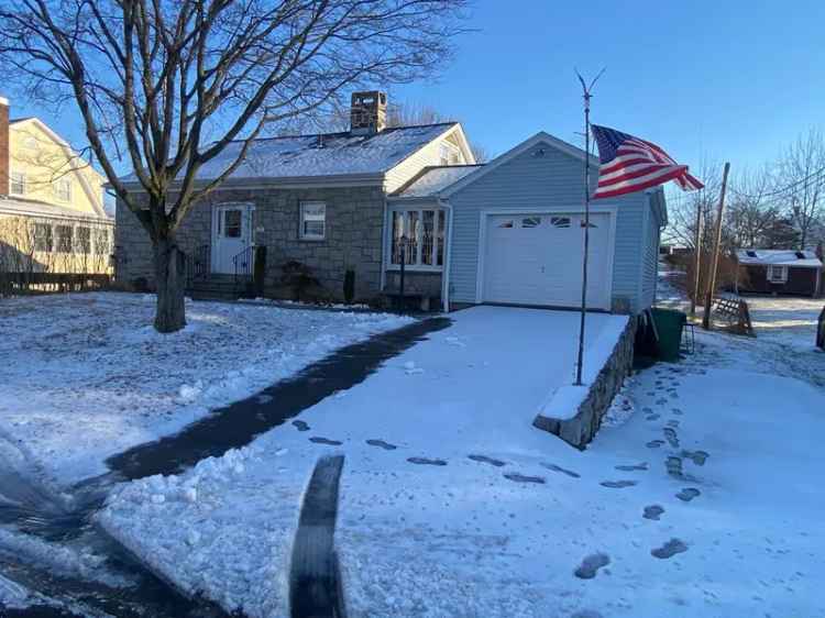 Single-family house For Sale in 19, Laurel Street, Danbury, Connecticut