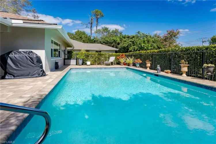 Single-family house For Sale in 5303, Berkeley Drive, East Naples, Florida